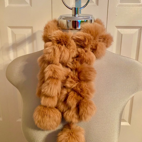 Rabbit pompom fur scarf - Picture 4 of 7